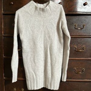 Saks and Fifth Cashmere light Gray Sweater